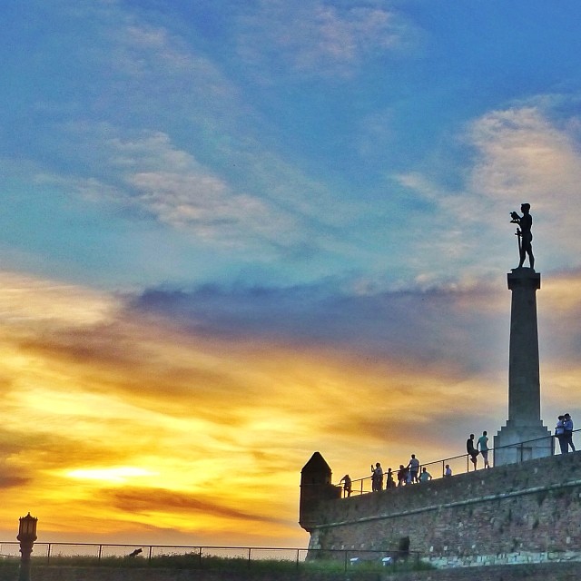 fort monument victor zonsondergang