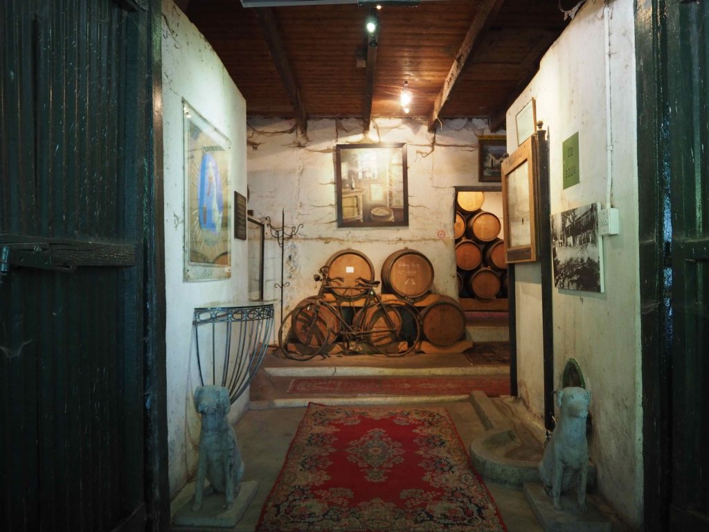Muratie Wine Estate: de entree van de eeuwenoude boerderij - Wijn is fijn in Stellenbosch! - Vive Le Voyage
